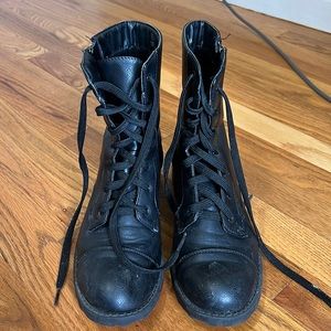 Combat boots
